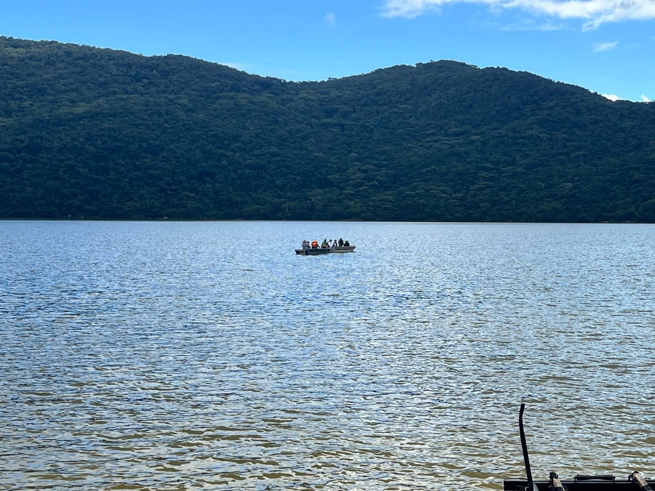 Equipe da Ambientarsee em campo, em embarcação